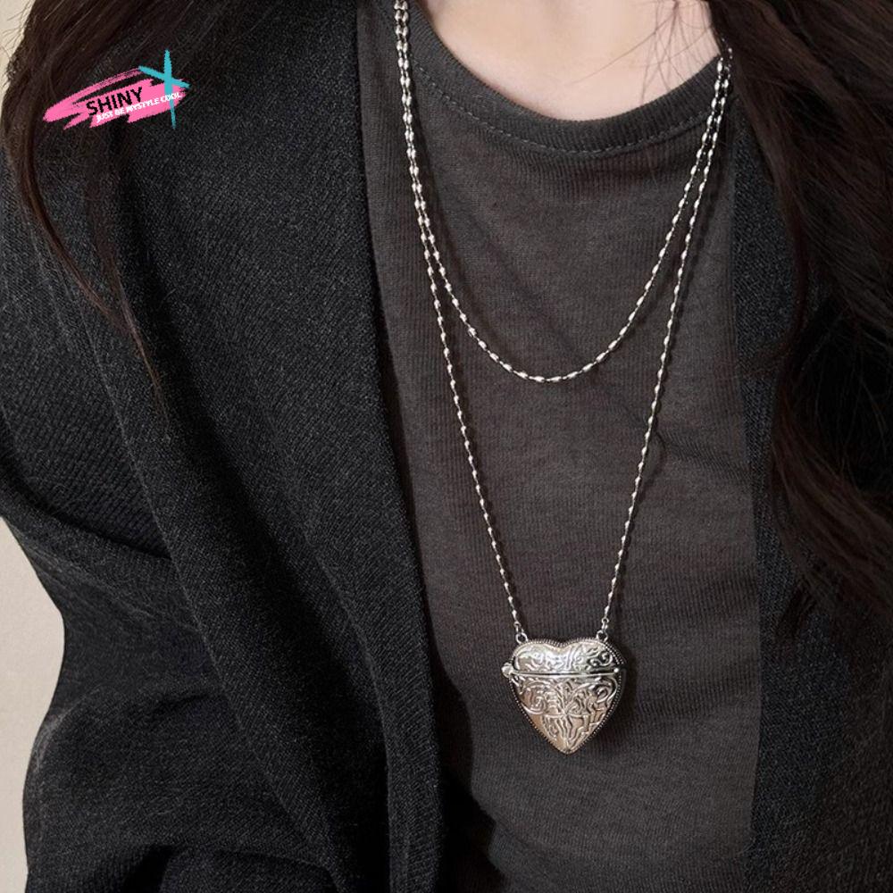 Luxury Bags Photos - Collar con medallón de corazón que
