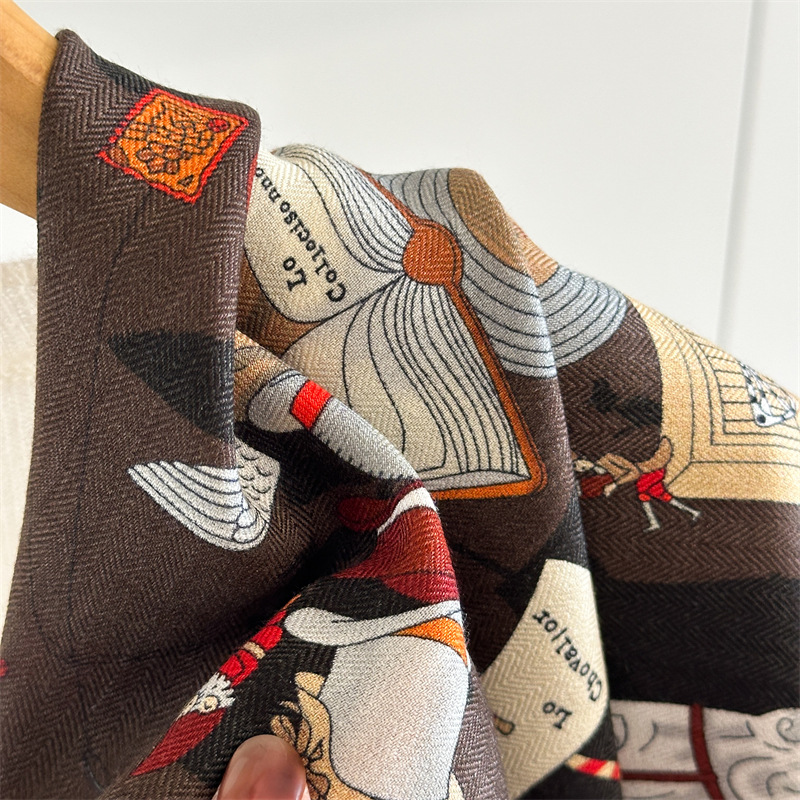 Pañuelo de Doble Cara con Esta - Luxury Bags Hong Kong reseña y precio