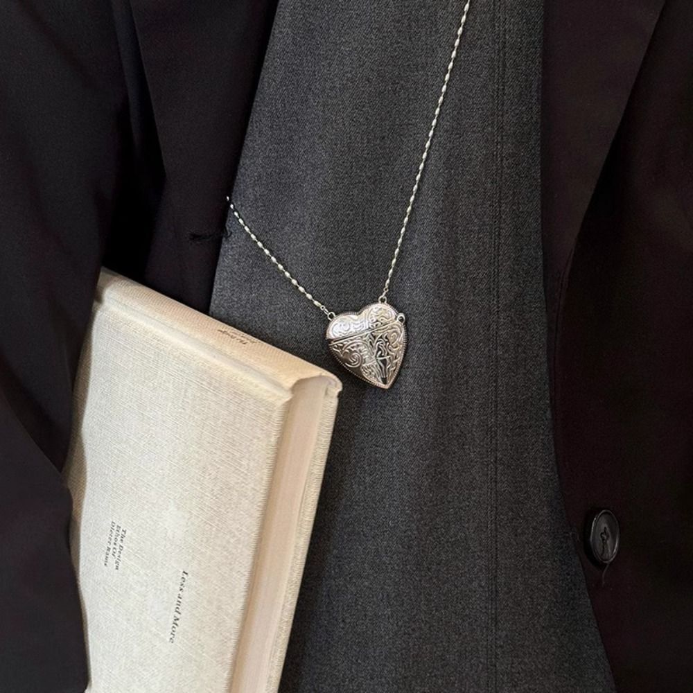 Collar con medallón de corazón - Luxury Bags Photos reseña y precio