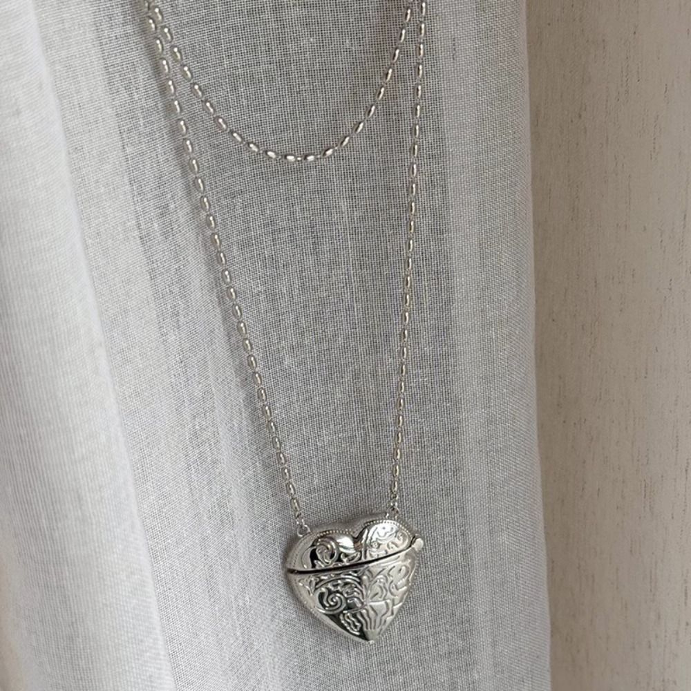Collar con medallón de corazón - Luxury Bags Photos reseña y precio
