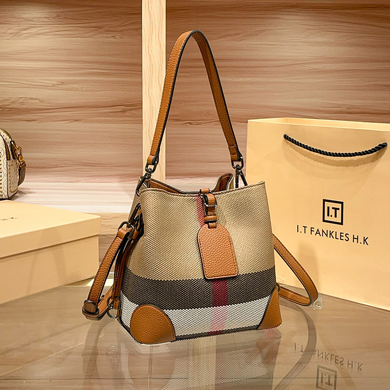 Bolso de Hombro de Cuero Genui - Luxury Bags Hong Kong reseña y precio